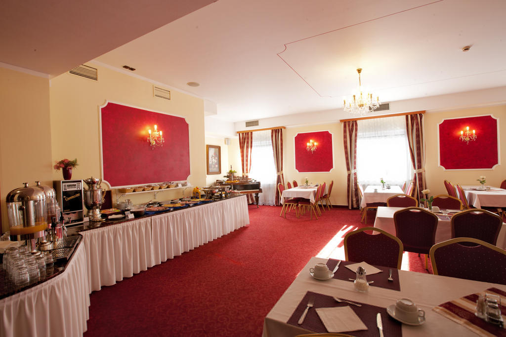 Hotel Savoy Τσέσκε Μπουντεγιόβιτσε Εξωτερικό φωτογραφία