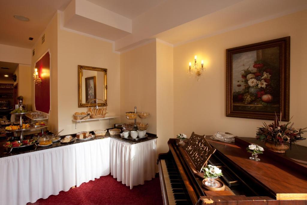 Hotel Savoy Τσέσκε Μπουντεγιόβιτσε Εξωτερικό φωτογραφία
