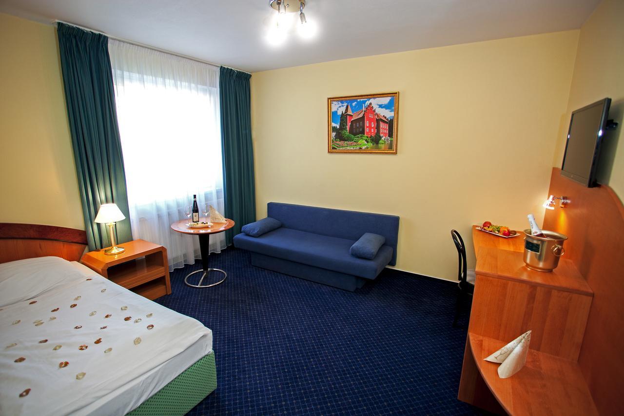 Hotel Savoy Τσέσκε Μπουντεγιόβιτσε Εξωτερικό φωτογραφία
