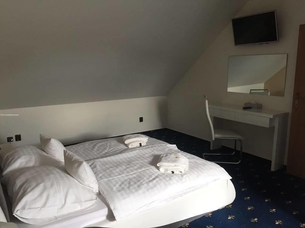 Hotel Savoy Τσέσκε Μπουντεγιόβιτσε Εξωτερικό φωτογραφία