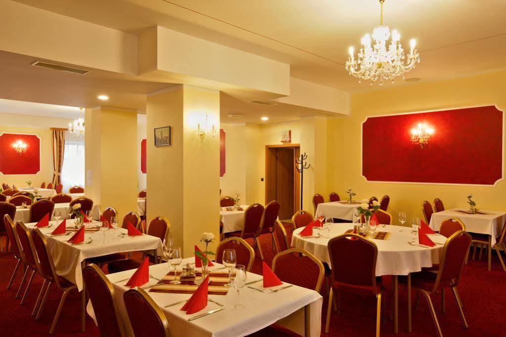 Hotel Savoy Τσέσκε Μπουντεγιόβιτσε Εξωτερικό φωτογραφία