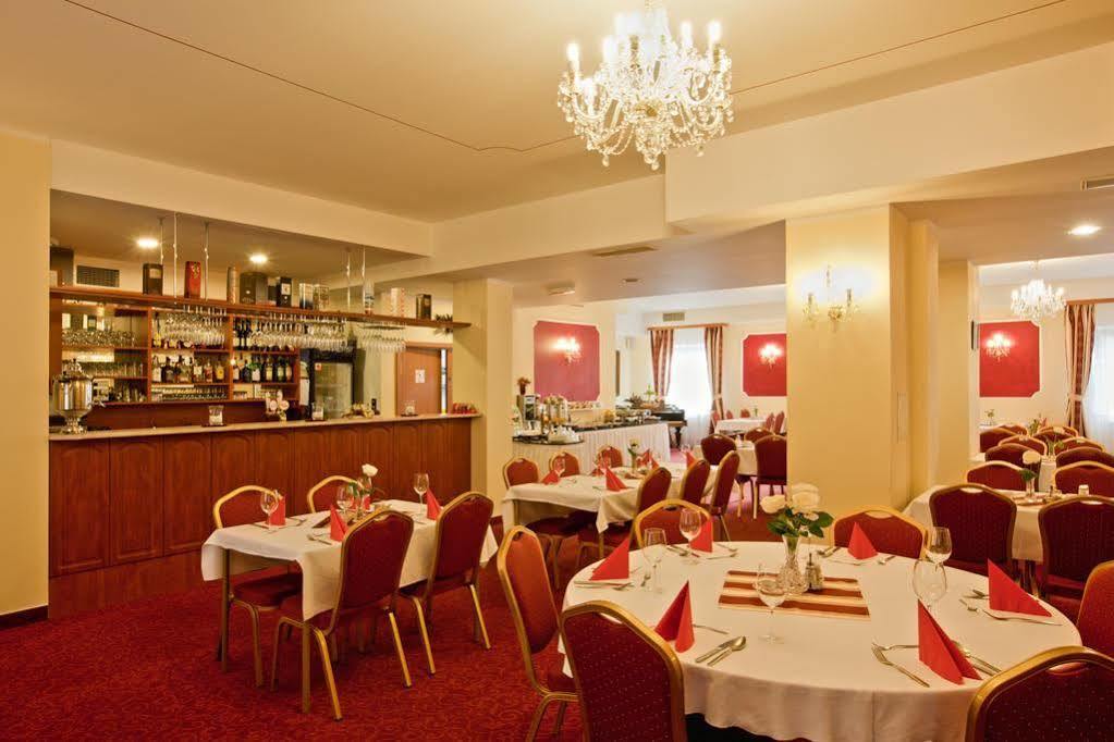 Hotel Savoy Τσέσκε Μπουντεγιόβιτσε Εξωτερικό φωτογραφία