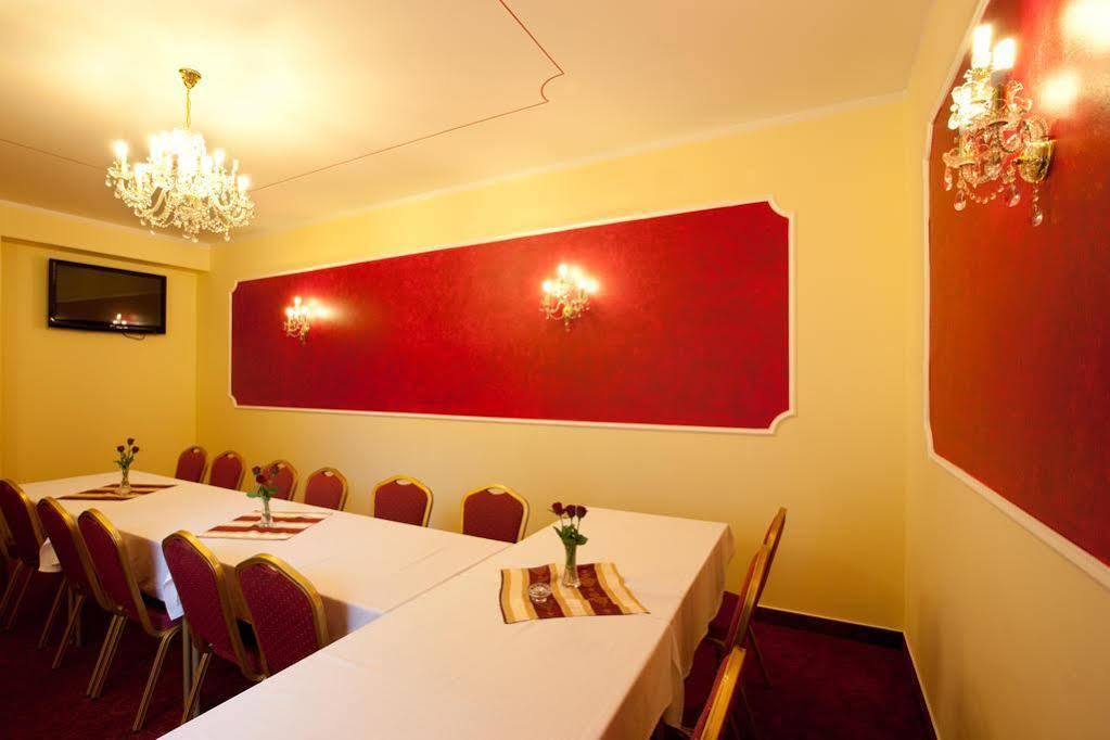 Hotel Savoy Τσέσκε Μπουντεγιόβιτσε Εξωτερικό φωτογραφία