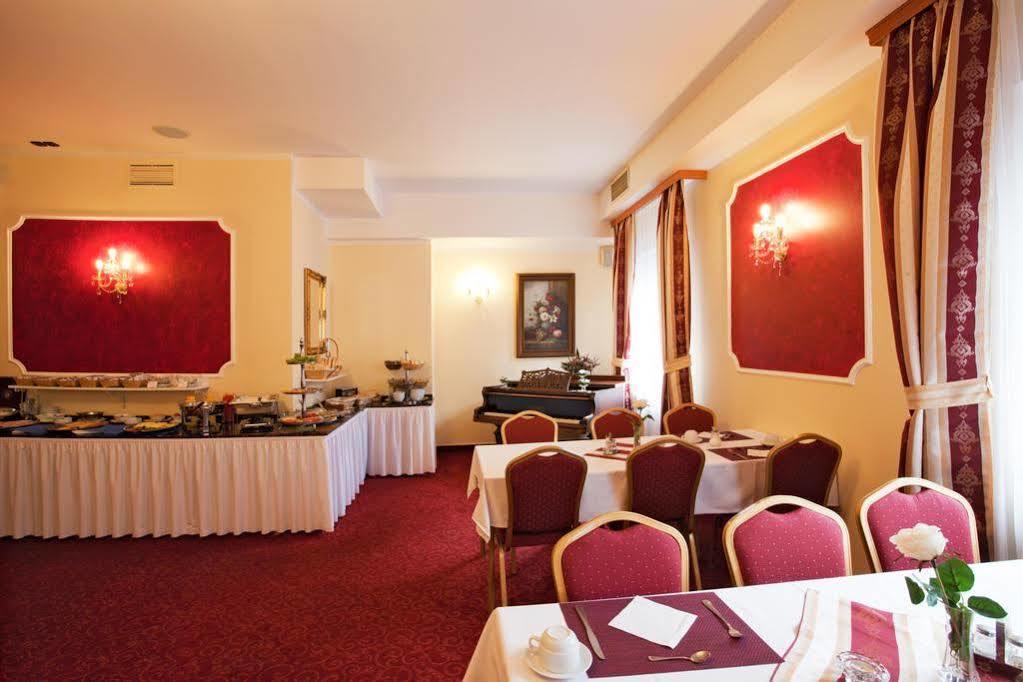 Hotel Savoy Τσέσκε Μπουντεγιόβιτσε Εξωτερικό φωτογραφία