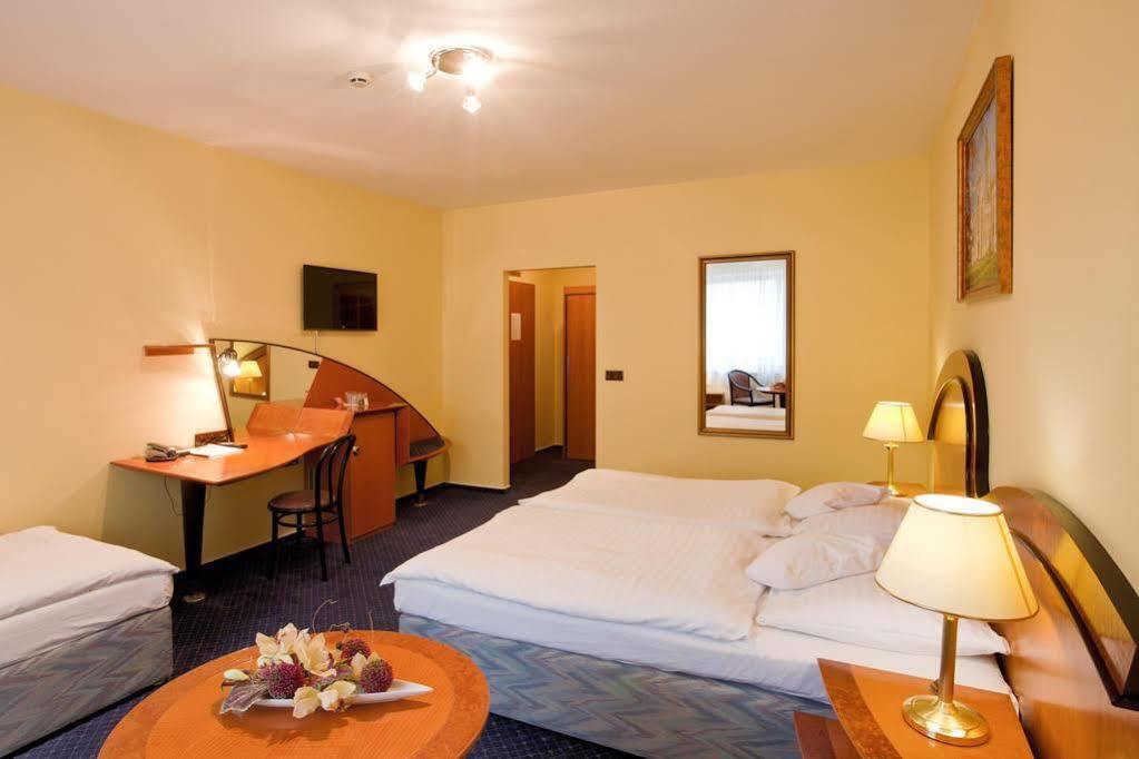 Hotel Savoy Τσέσκε Μπουντεγιόβιτσε Εξωτερικό φωτογραφία