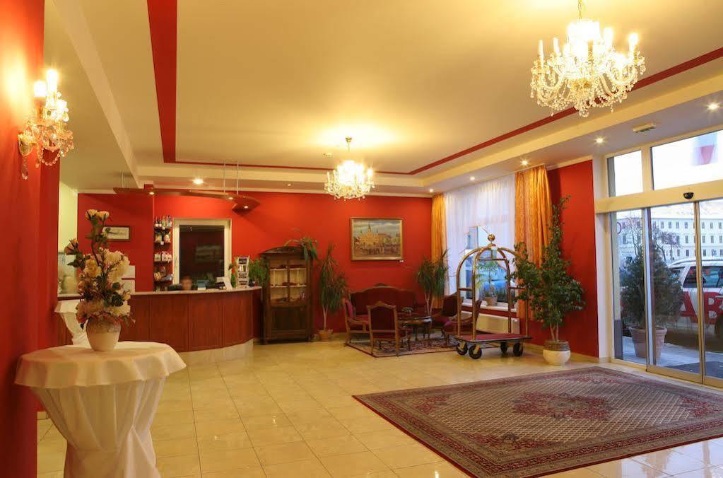Hotel Savoy Τσέσκε Μπουντεγιόβιτσε Εξωτερικό φωτογραφία