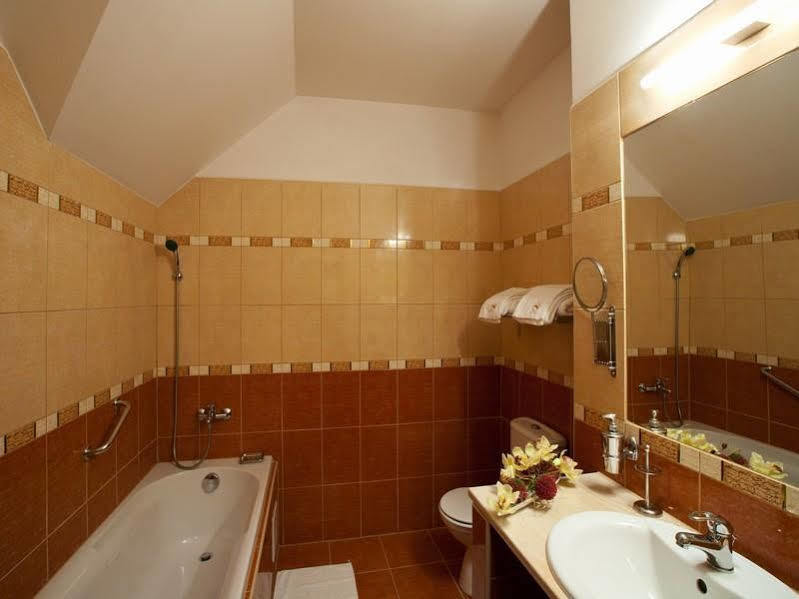 Hotel Savoy Τσέσκε Μπουντεγιόβιτσε Εξωτερικό φωτογραφία